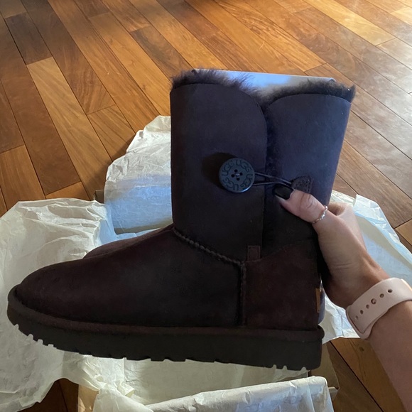 BRAND NEW! AUTHENTIC UGG bailey button short boots - Picture 2 of 5